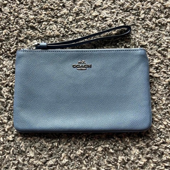 Coach Handbags - Coach Women Blue Crossgrain Leather Corner Zip Wristlet Wallet F58032